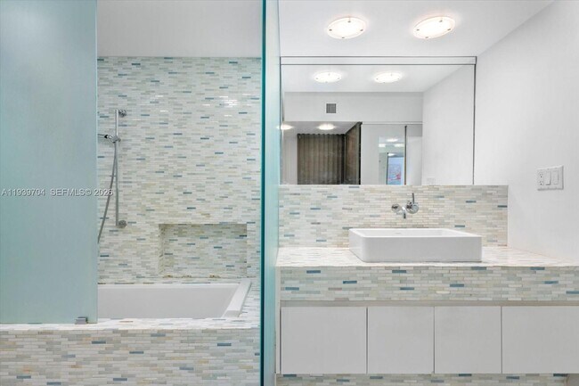 Building Photo - 11 Island Ave