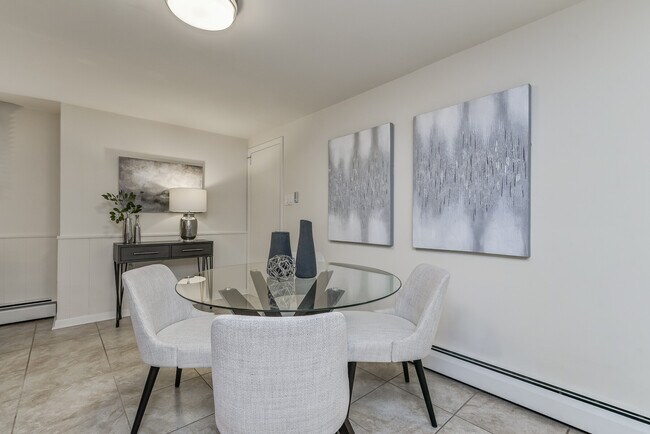 Building Photo - 2129 Patrick Henry Dr