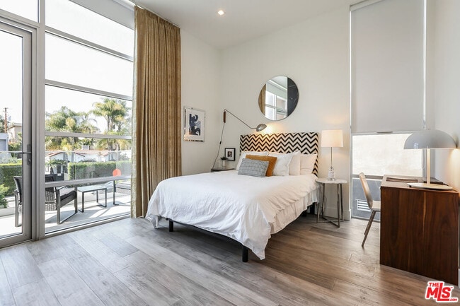 Building Photo - 912 N Crescent Heights Blvd