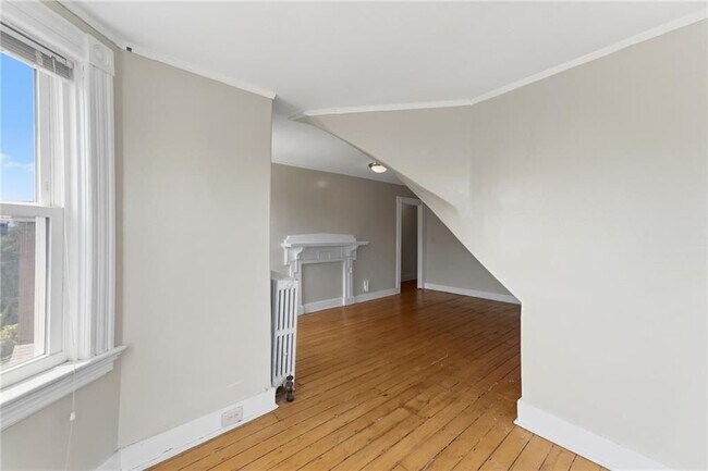 Building Photo - 132 S Angell St