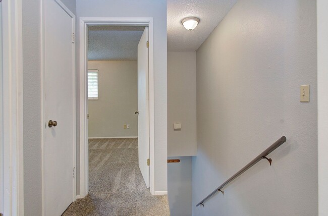Building Photo - Heigh 710-712