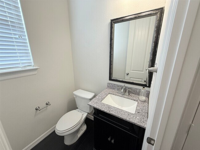 Building Photo - 13216 Green Hills Dr