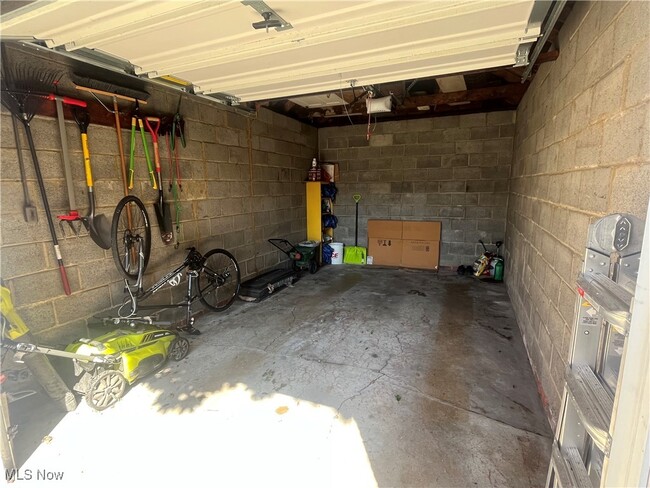 Building Photo - 15220 Rosemary Ave