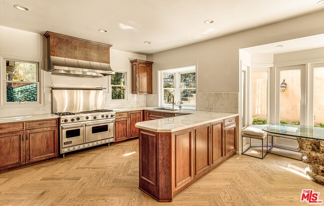 Building Photo - 353 N Gunston Dr