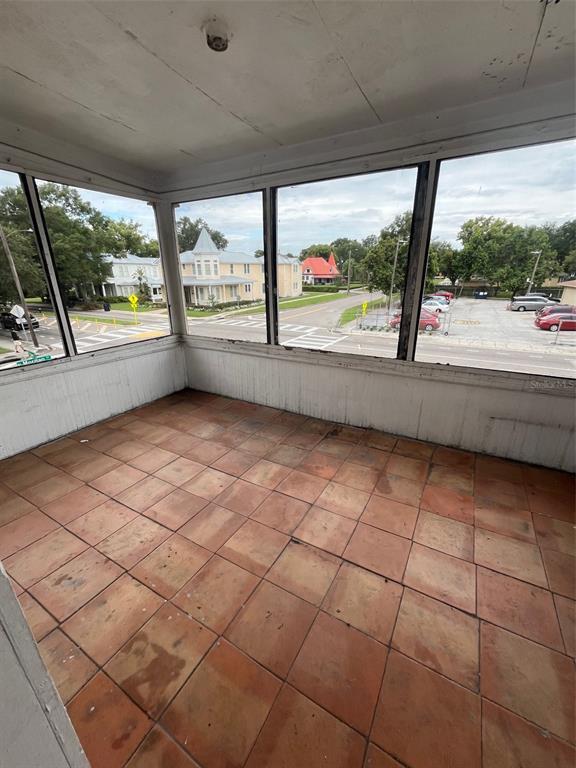 Building Photo - 301 E Palm Ave