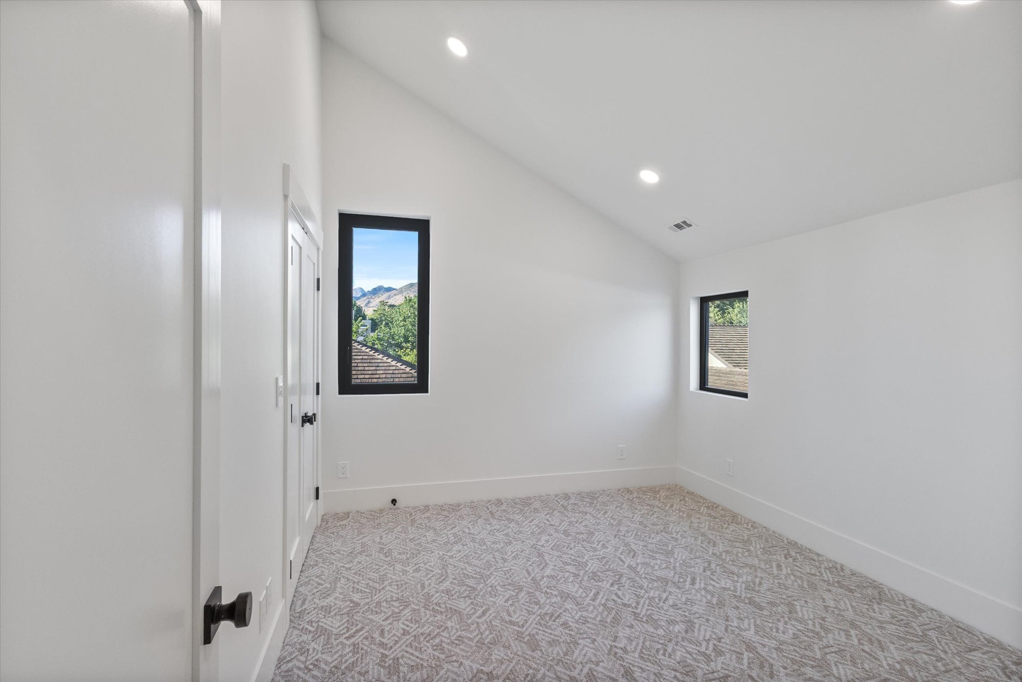 Building Photo - 165 S 200 E