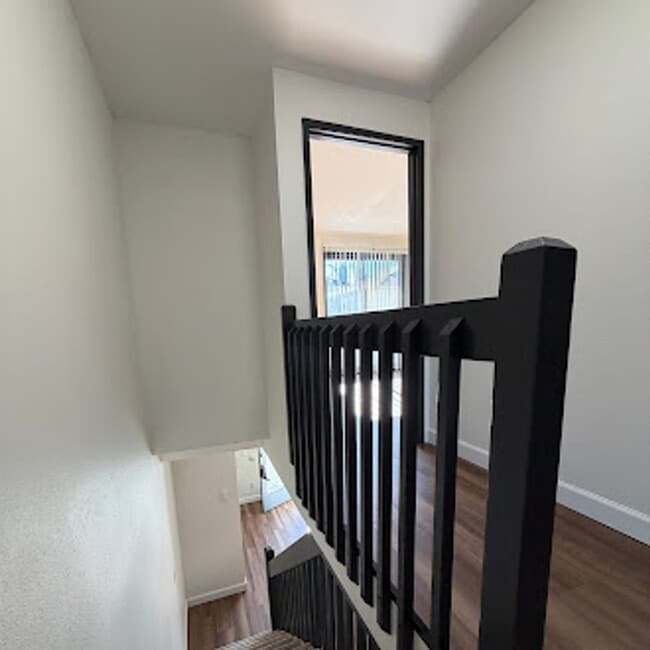 Building Photo - 4463-4463 SW Garden Home Rd