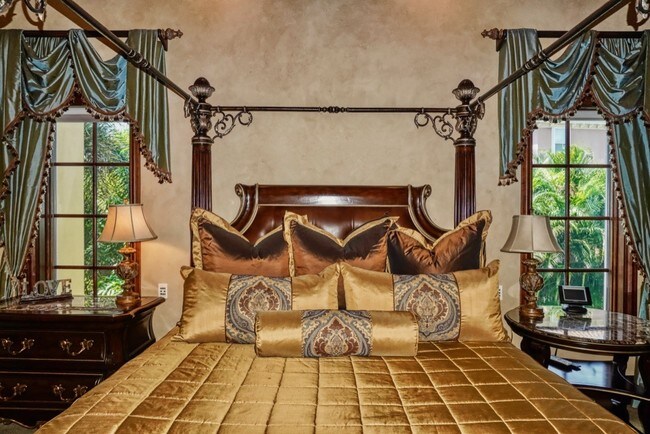 Building Photo - 1363 Oceanview Dr