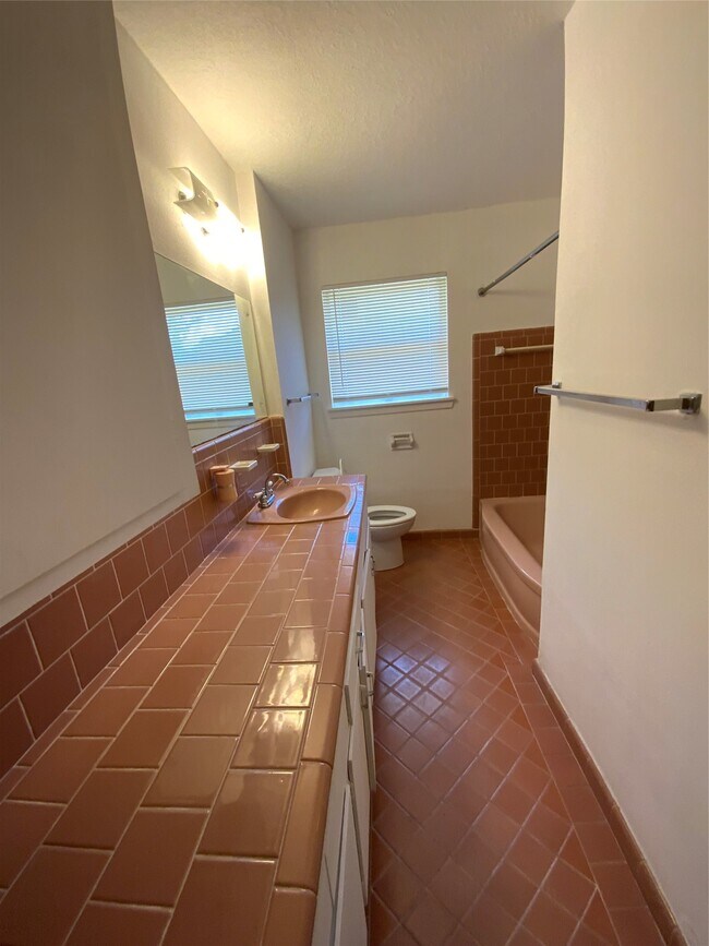 Building Photo - 405 Azalea Dr