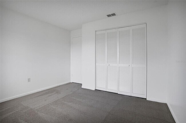 Building Photo - 5223 Vineland Rd