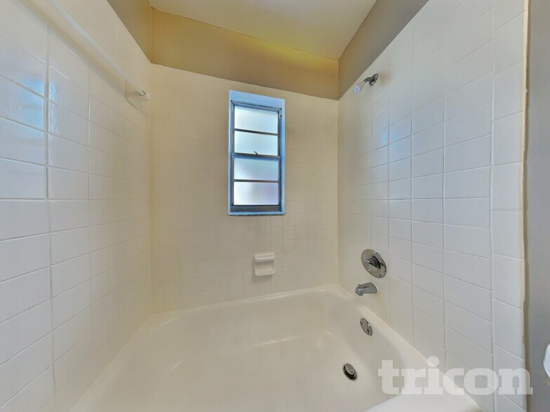 Building Photo - 309 Regal Park Dr