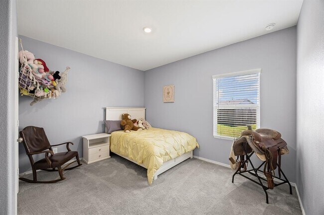 Building Photo - 2402 Sunray Ct