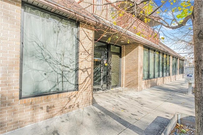 Building Photo - 3567 Shore Pkwy