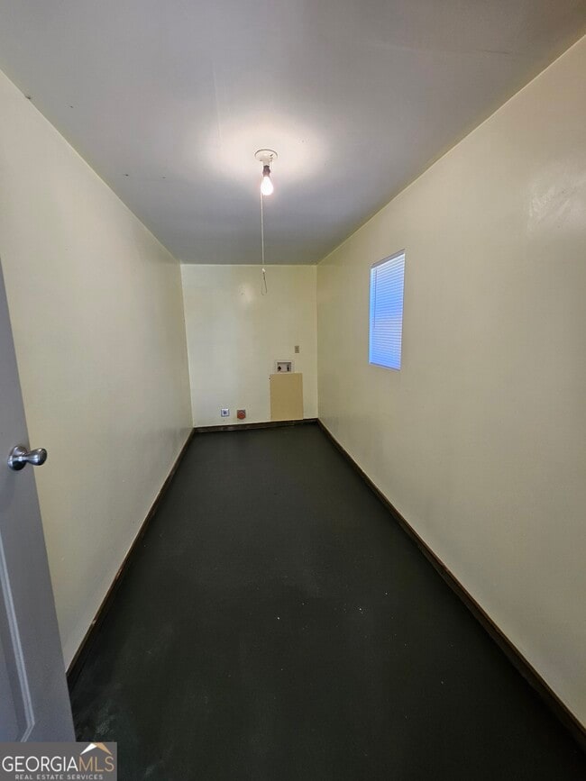 Building Photo - 2158 Carver Rd