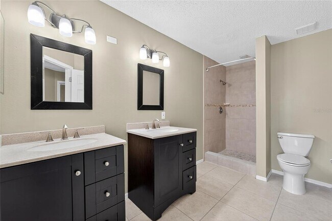Building Photo - 4209 Brentwood Park Cir