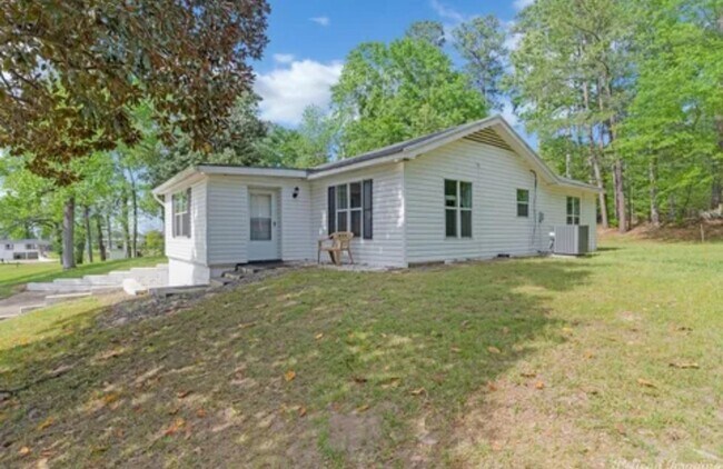 Building Photo - FRESH! Open AND NEAR THE CROSS LAKE BOAT L...