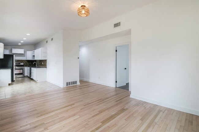 Building Photo - 1211 Gate Ln Dr