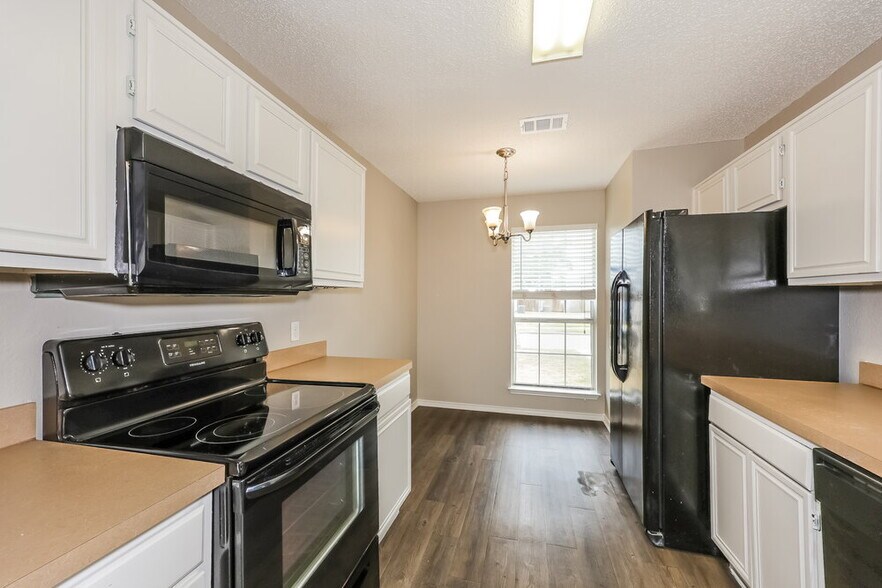 Building Photo - 1433 Spicewood Dr