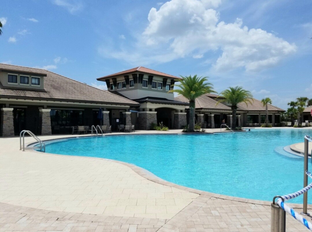 Clubhouse, no extra fees - 2500 Avian Loop