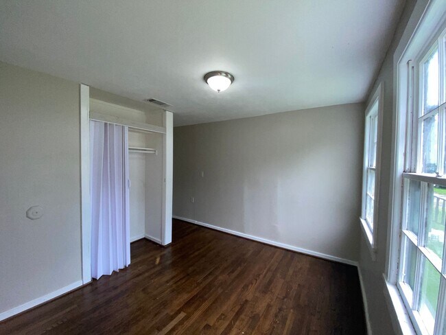 Building Photo - 104/105 7th Ave SE