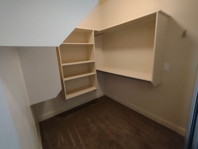 Building Photo - Desirable Black Rock Condo - Quite/Peaceful