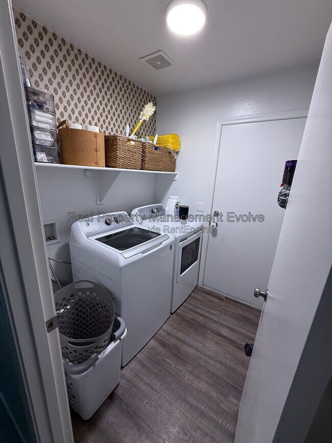 Building Photo - 7105 S 251st Dr
