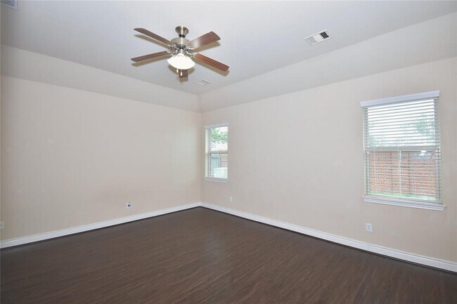 Building Photo - 5623 S Denham Ridge Ln
