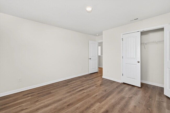 Building Photo - Available now! Stunning 3-Bedroom Home in Meredith Woods