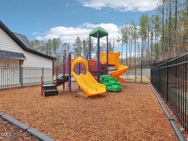 Building Photo - 744 Red River Dr