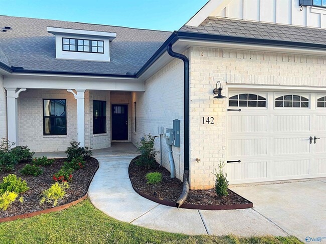 Building Photo - 142 Rugby Dr