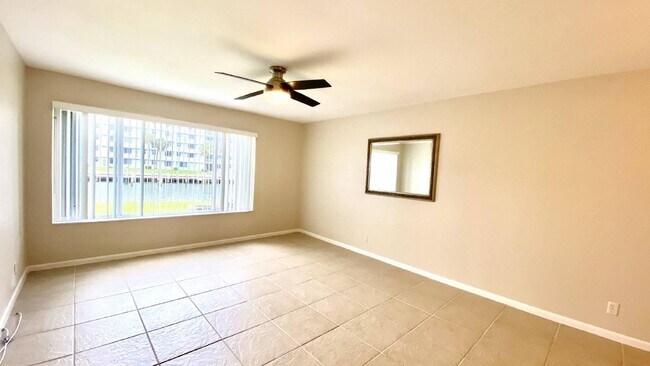 Building Photo - 125 Shore Ct