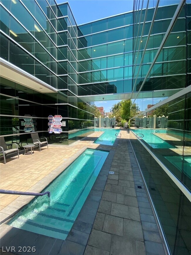 Building Photo - 20 E Serene Ave