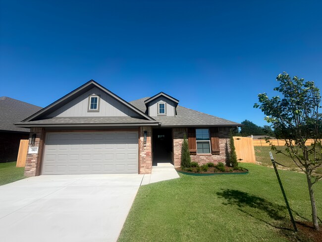 Building Photo - Spacious 4-Bedroom Home with 3-Car Garage in Yukon!