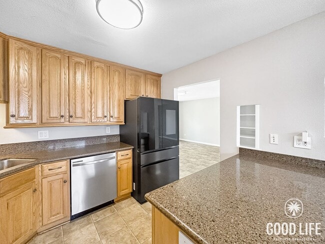 Building Photo - Spacious 3BD/2.5BA Two-Story Condo in Southwest Chula Vista with Kitchen Island, In-Unit Laundry ...