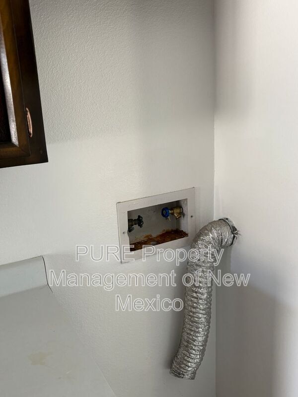 Building Photo - 2701 Texas St NE