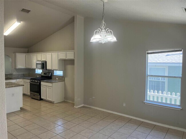 Building Photo - 713 Hogan