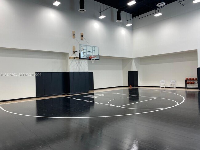 Building Photo - 851 NE 1st Ave