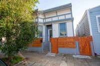 Building Photo - Charming Oceanveiw Renovated Single-Family...