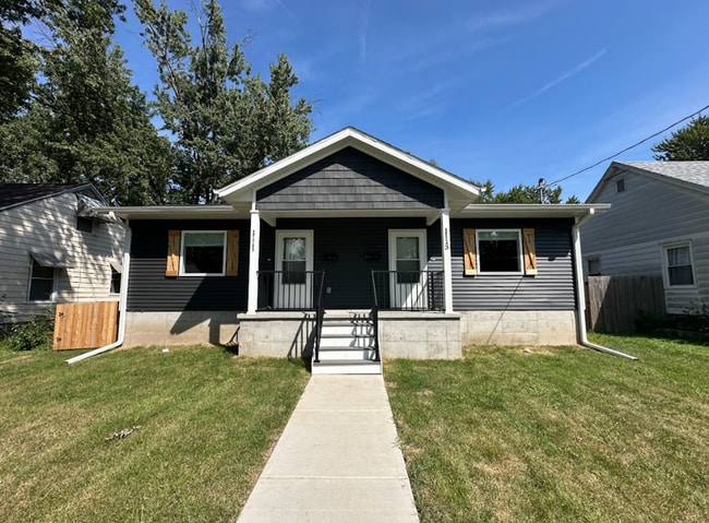 Building Photo - 2 Bedroom/1 Bath Duplex Available For Rent