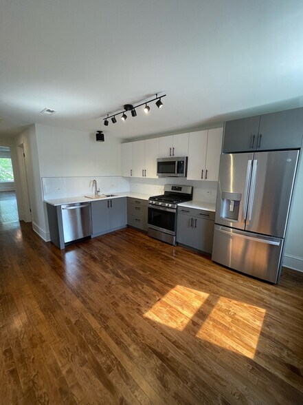 Building Photo - 3436 N Springfield Ave