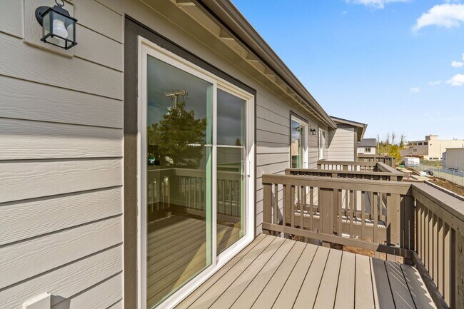 Building Photo - 2901 SE Salem Ave