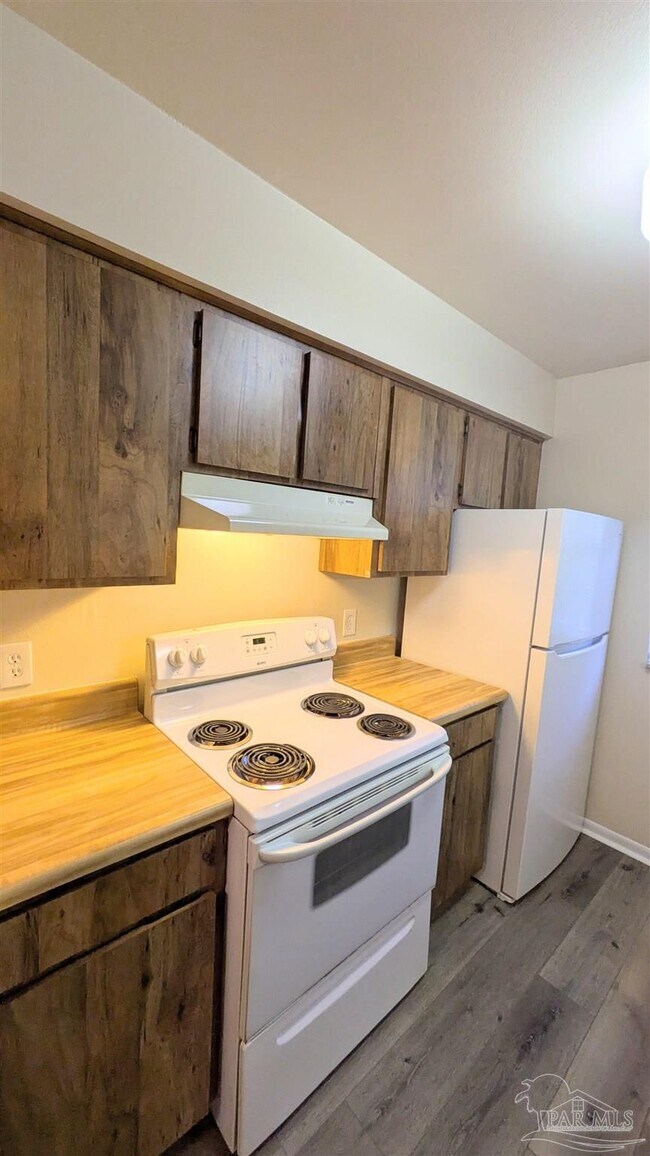 Building Photo - 6288 Hamilton Bridge Rd