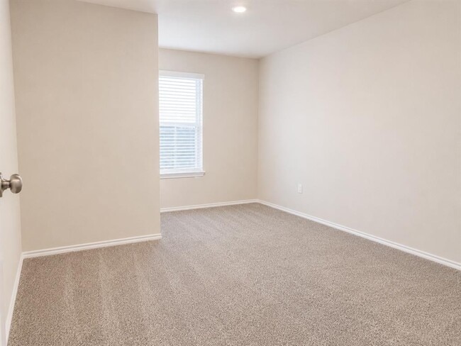 Building Photo - 2156 Griffith Dr