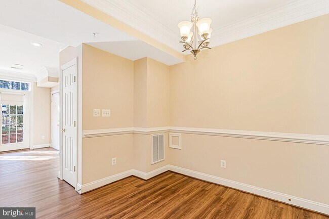 Building Photo - 14873 Cloverdale Rd