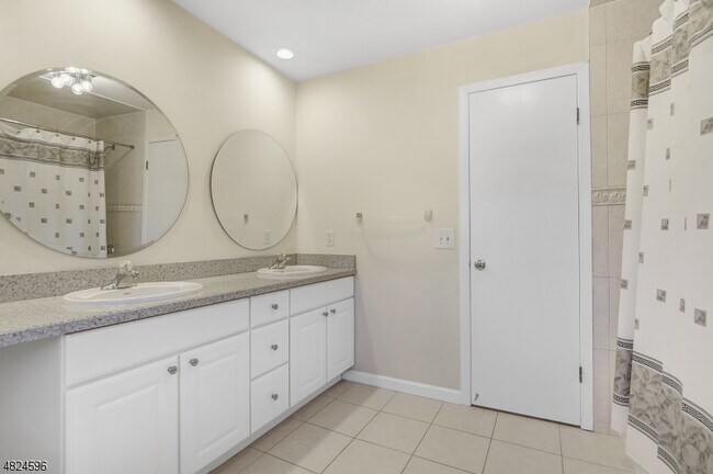 Building Photo - 250 Ridgedale Ave