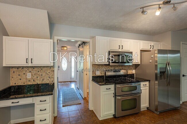 Building Photo - 114 Eagle Glen Dr