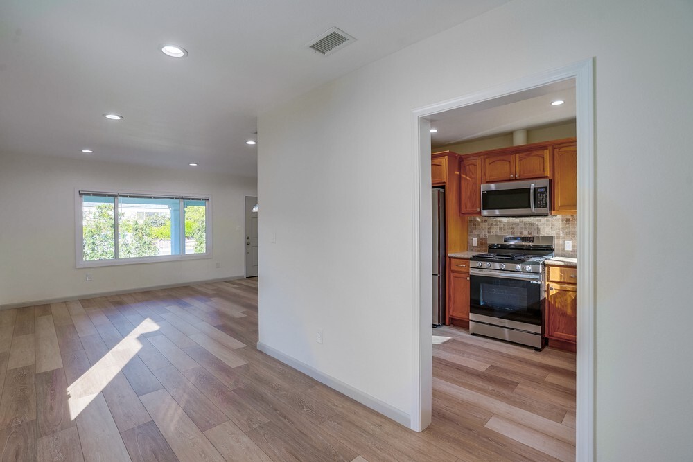 Building Photo - 4725 Sawtelle Blvd
