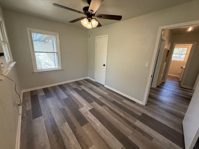 Building Photo - 920 Red Bud Dr