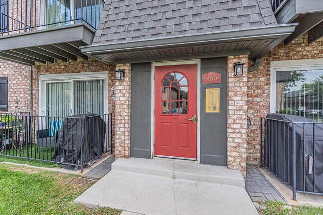 Building Photo - 900 S Plum Grove Rd