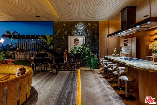 Building Photo - 1851 N Stanley Ave